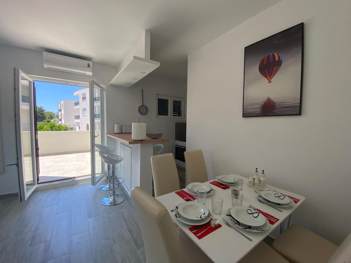 Apartmani Grebastica Exterior photo